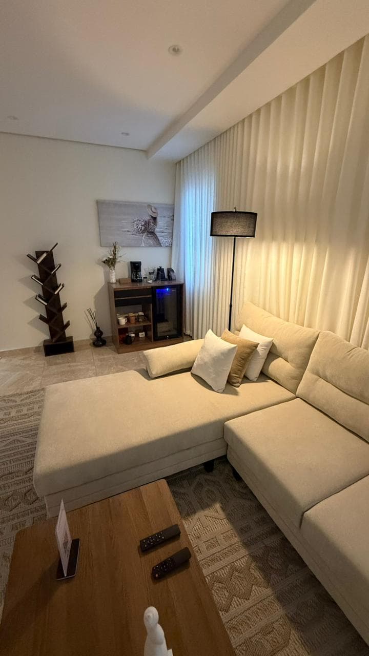 شقة بصالة مريحة وغرفة نوم 7