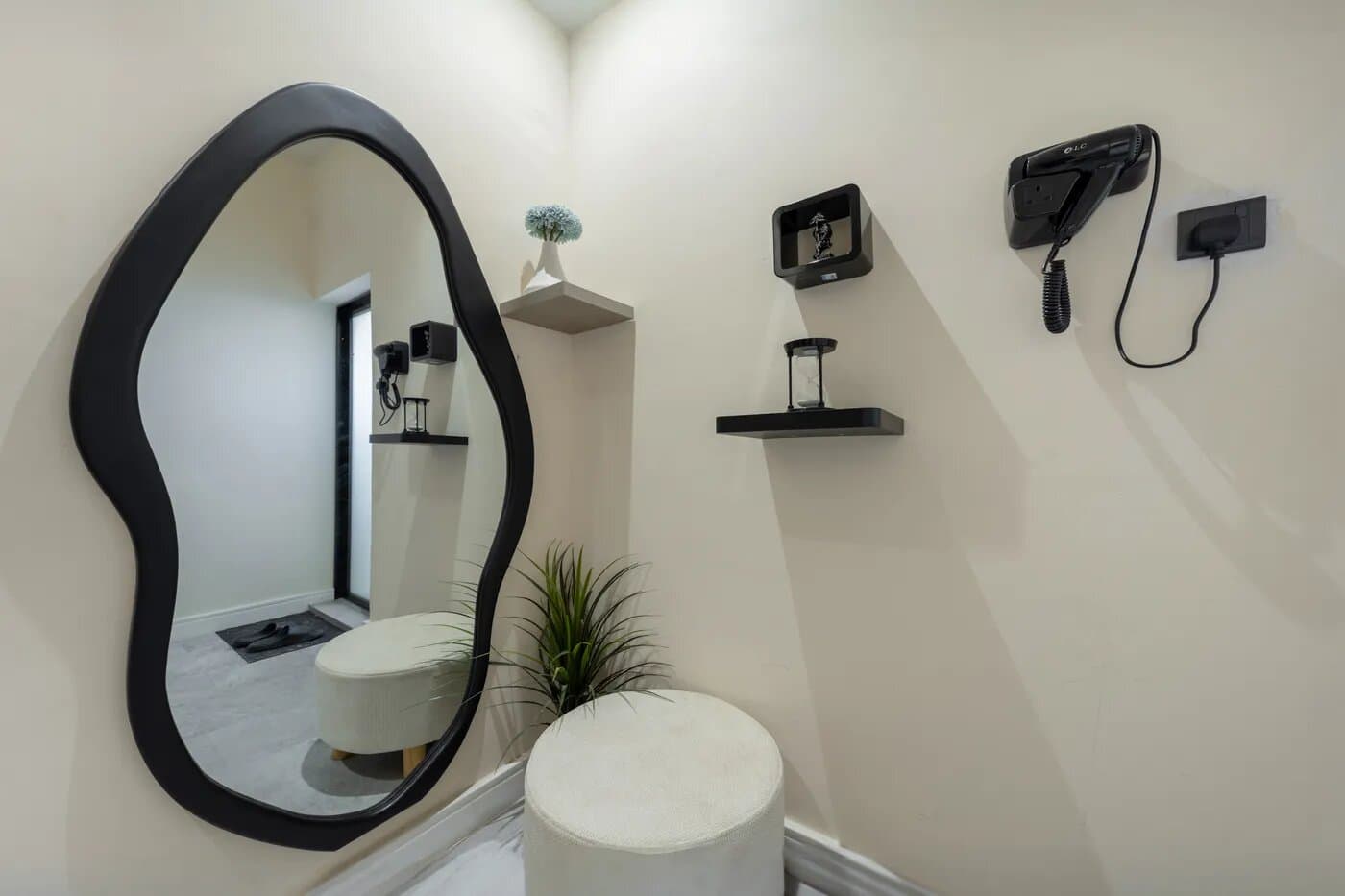 استديو هادئ بسريرماستر بدخول ذكي 3