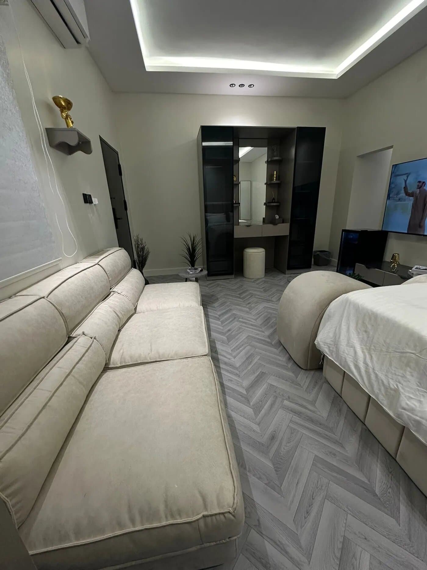 استديو هادئ بدخول ذاتي 3