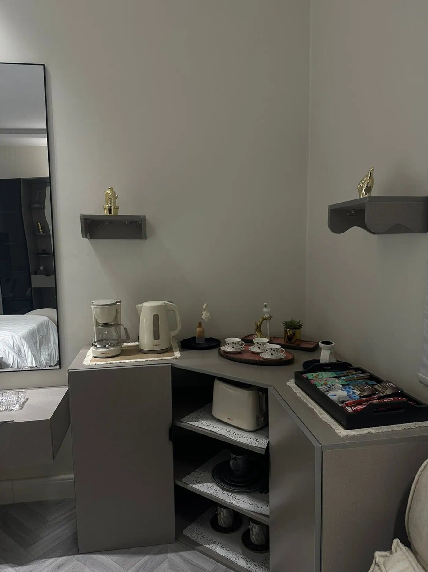 استديو هادئ بدخول ذاتي 13