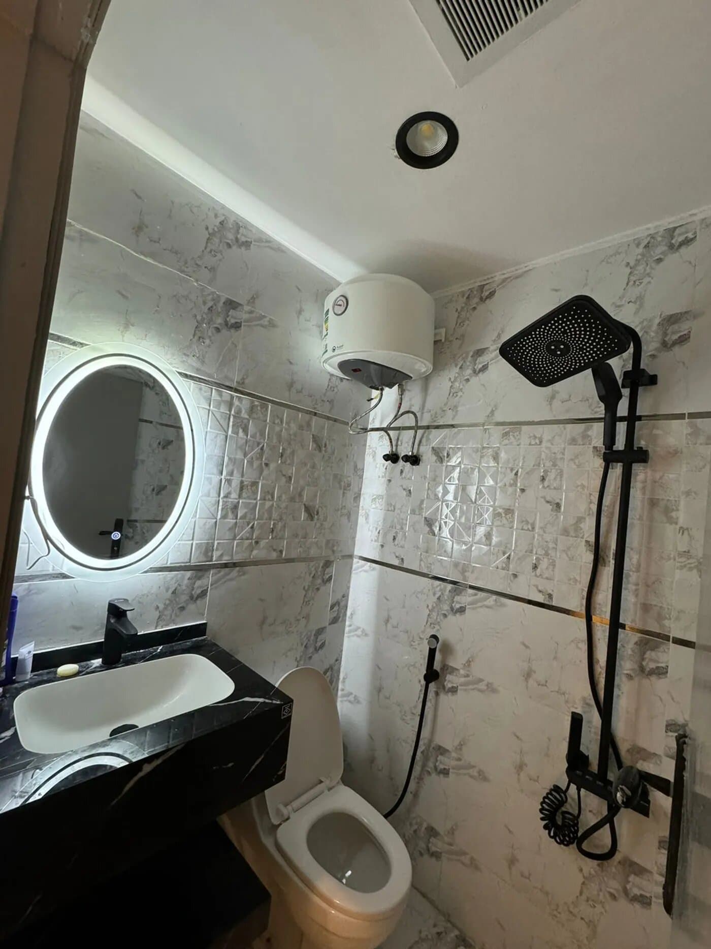 استديو هادئ بدخول ذاتي 6