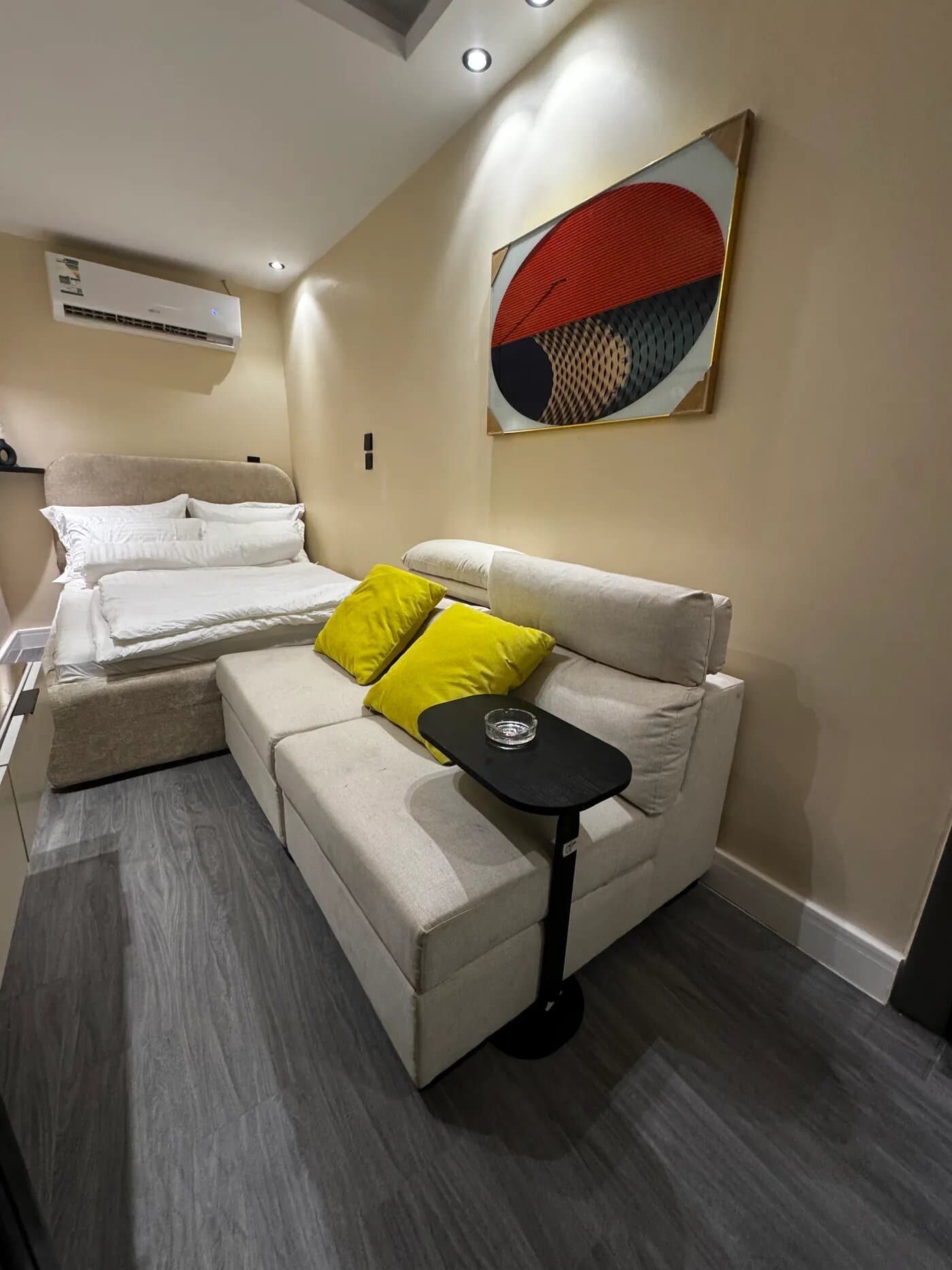 استديو هادئ بدخول ذاتي 7