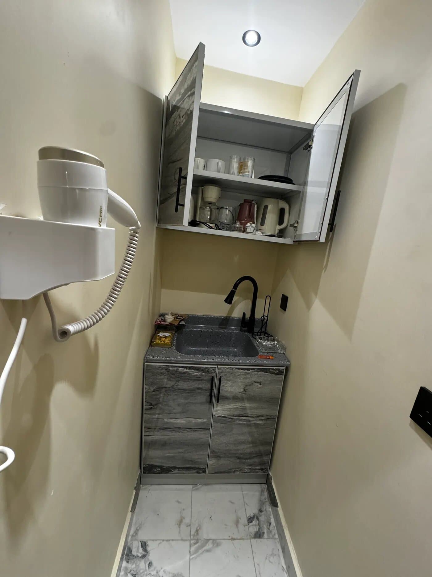 استديو هادئ بدخول ذاتي 9