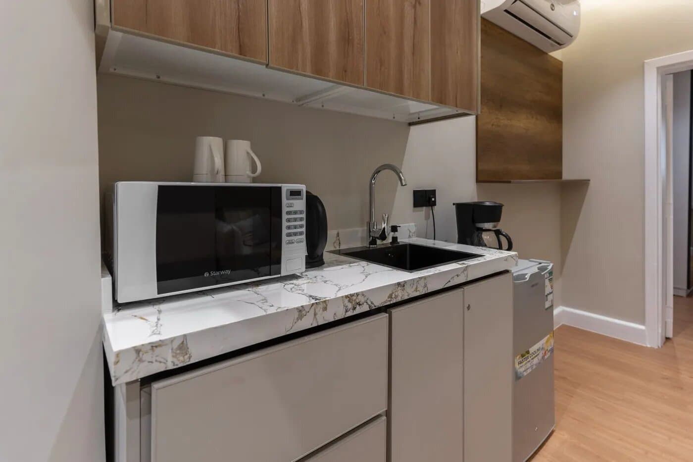 شقة بغرفة نوم ومعيشة 6