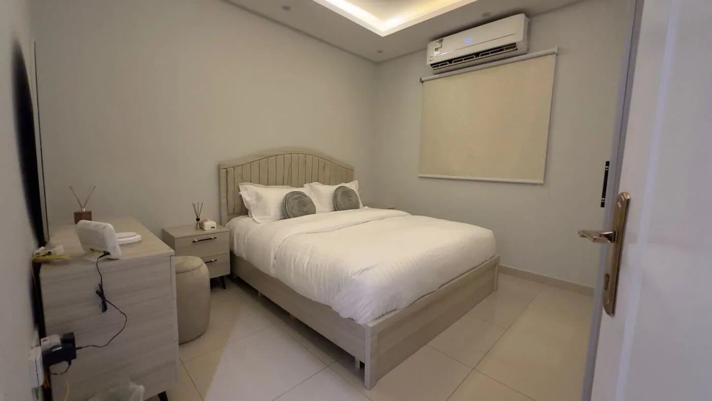 شقة بغرفة نوم ومعيشة 4