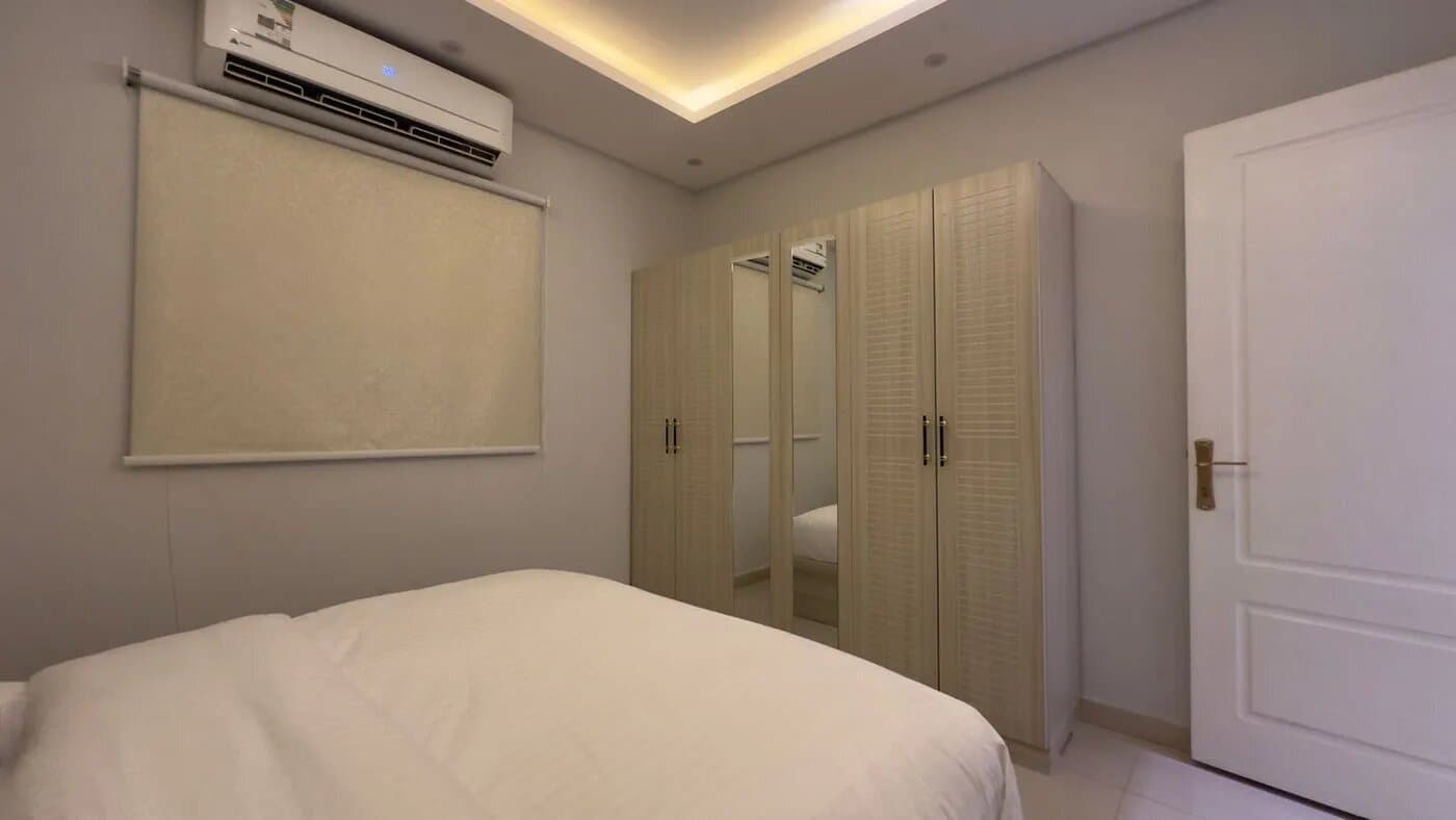 شقة بغرفة نوم ومعيشة 6