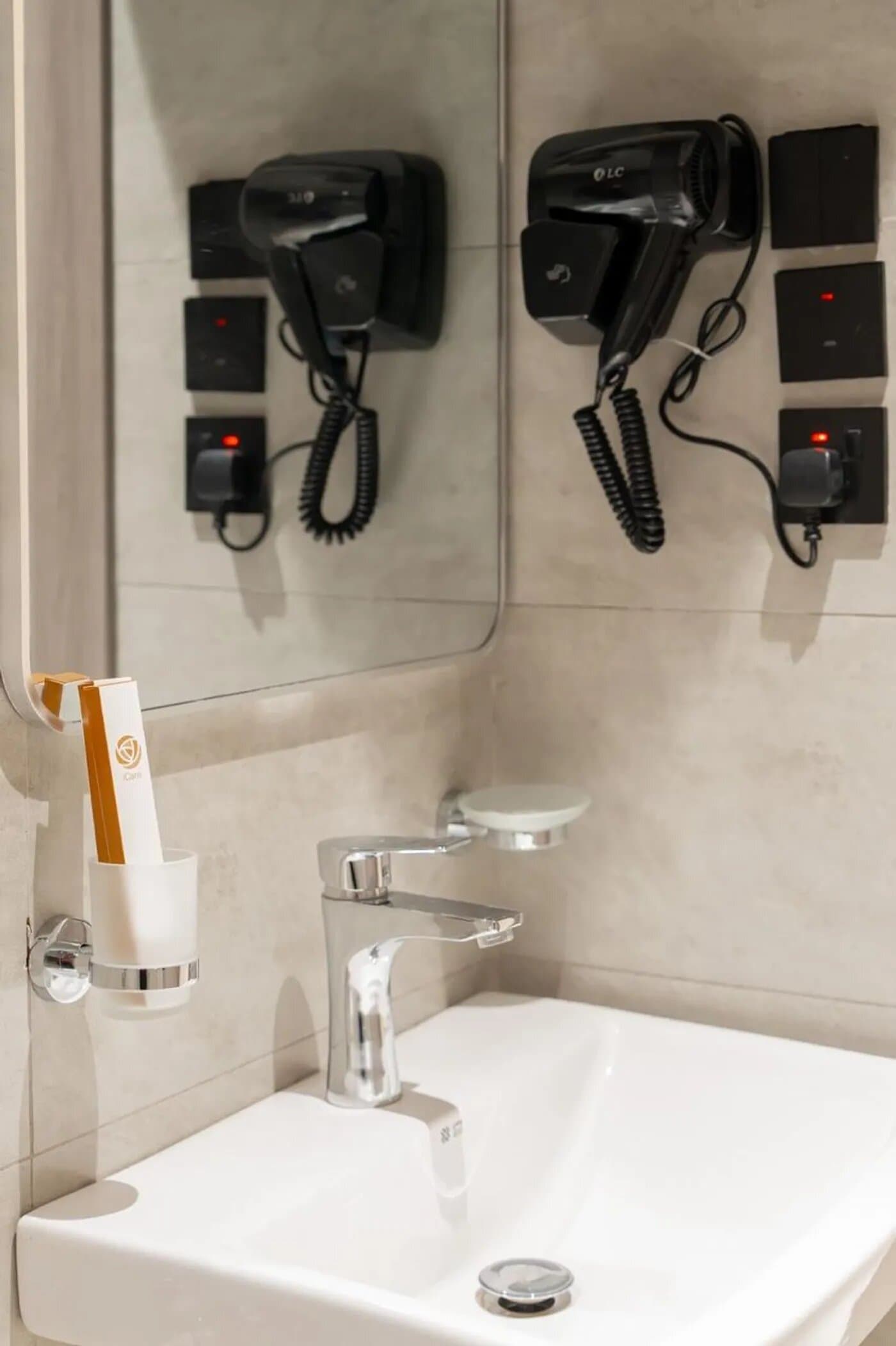 Serene Space Apt, 70 9