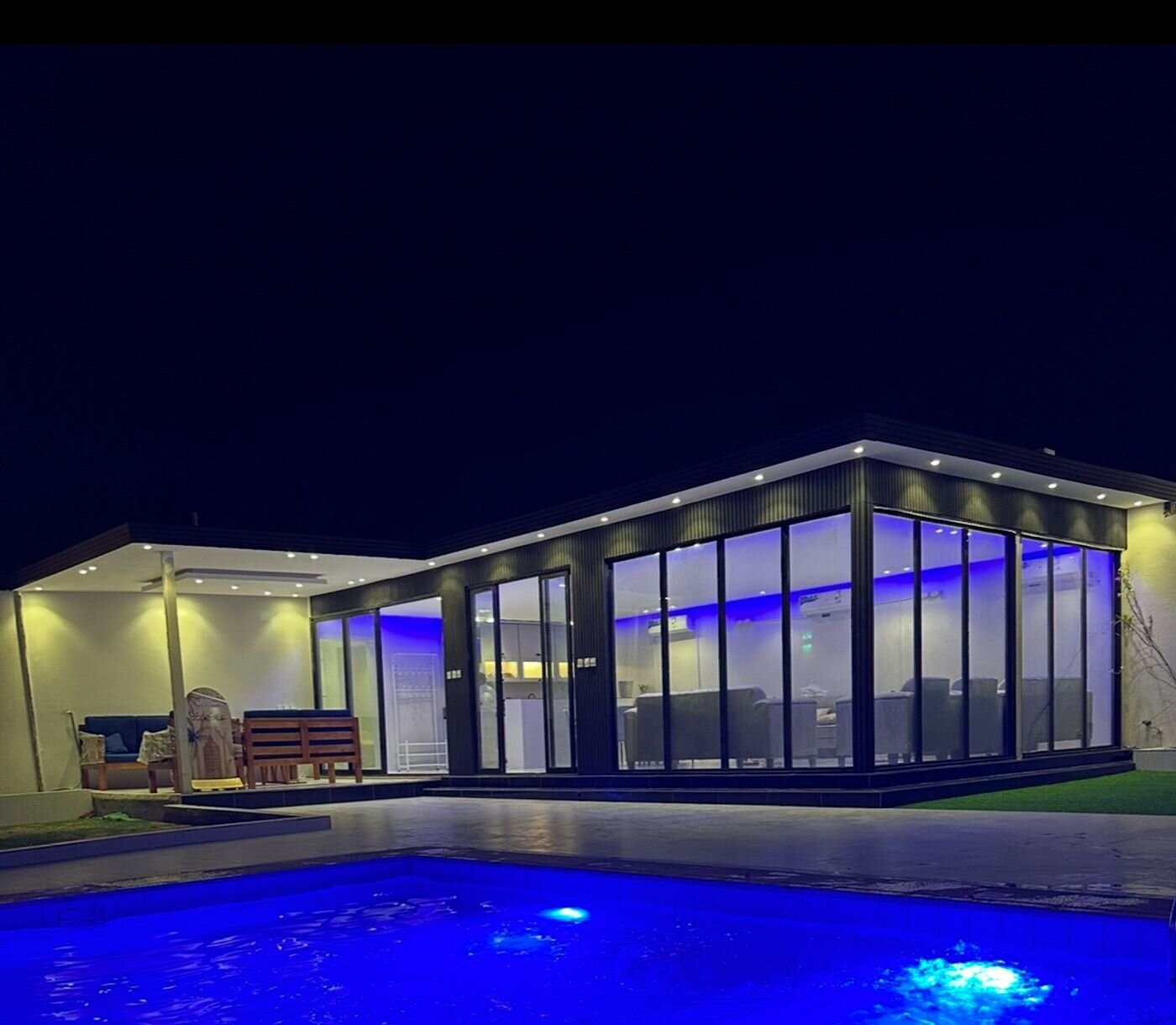 شاليه من واجهه زجاج, حي ضاحية نمار, Riyadh 2