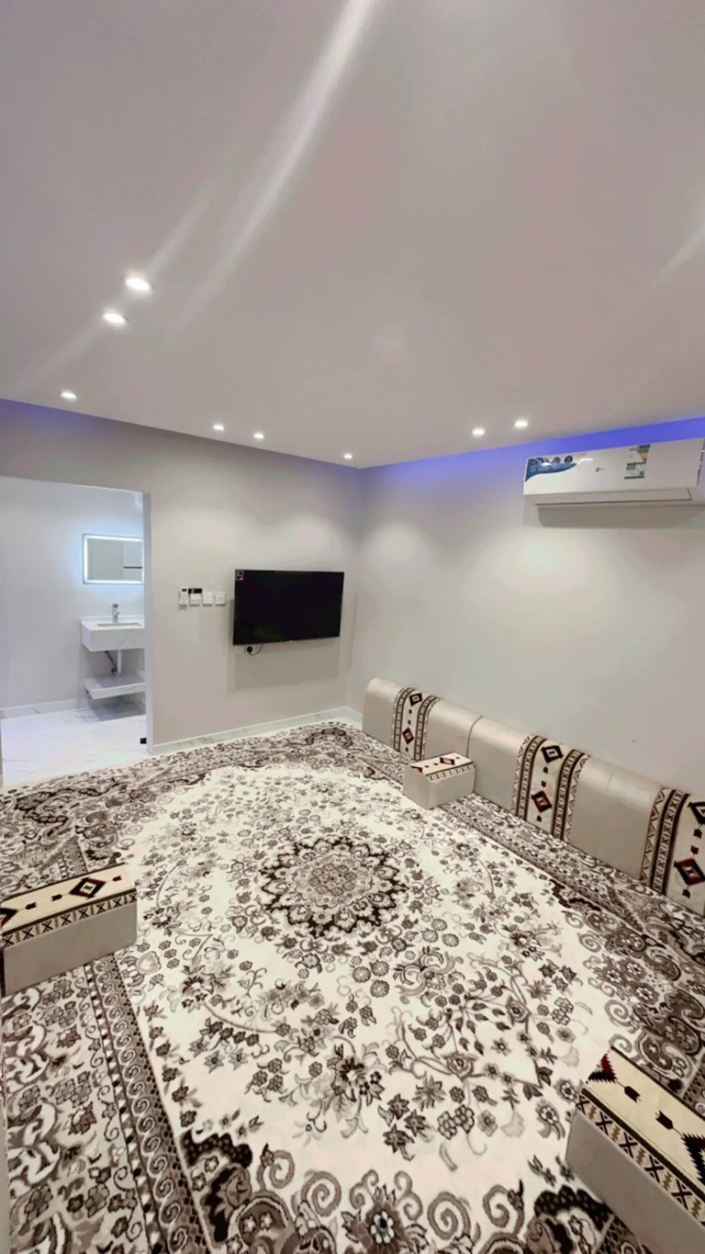 شاليه من واجهه زجاج, حي ضاحية نمار, Riyadh 8