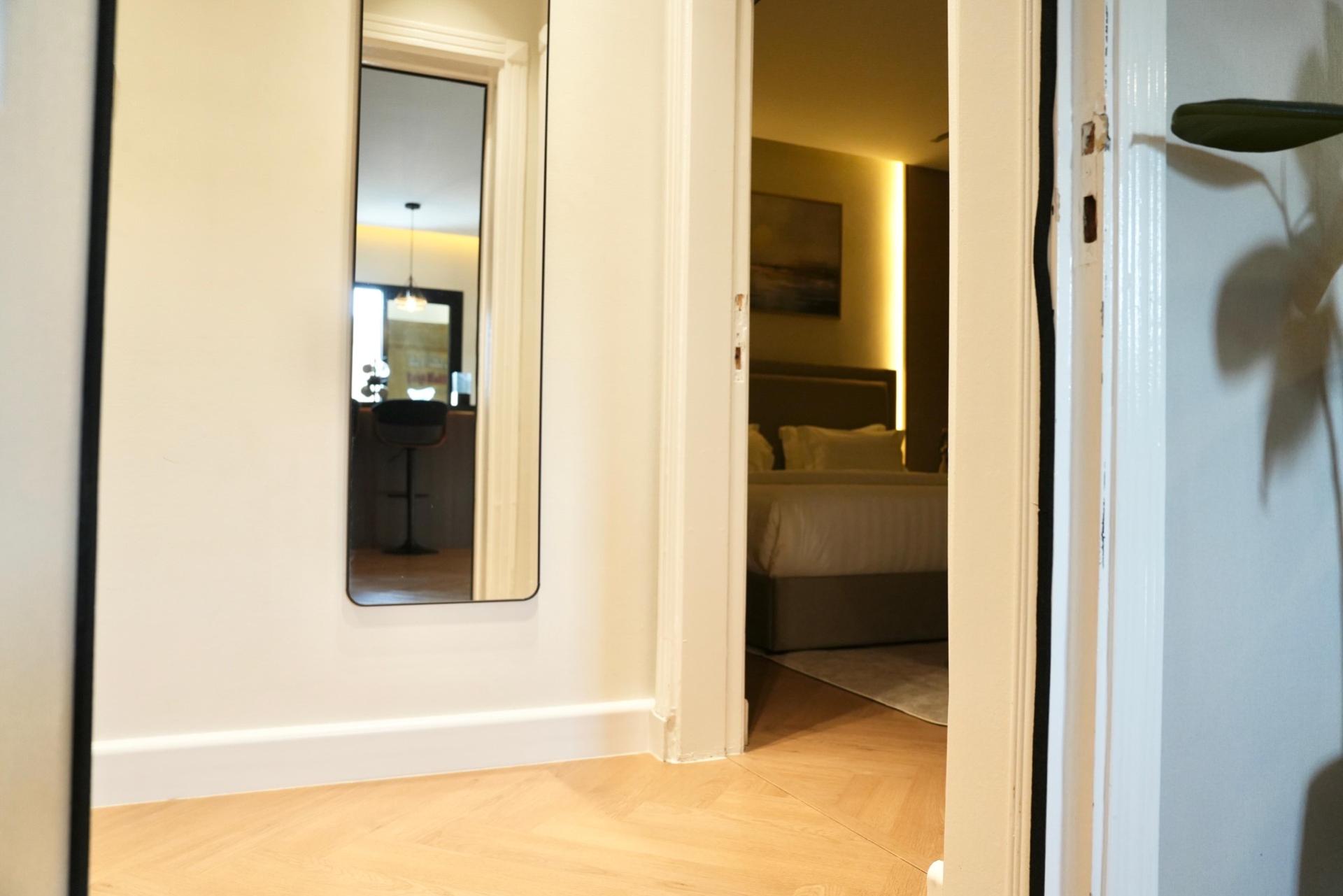 Luxury 1BR w Private Bar in Almalqa 4