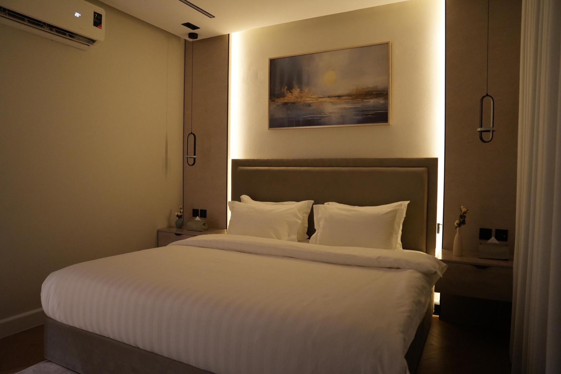 Luxury 1BR w Private Bar in Almalqa 5
