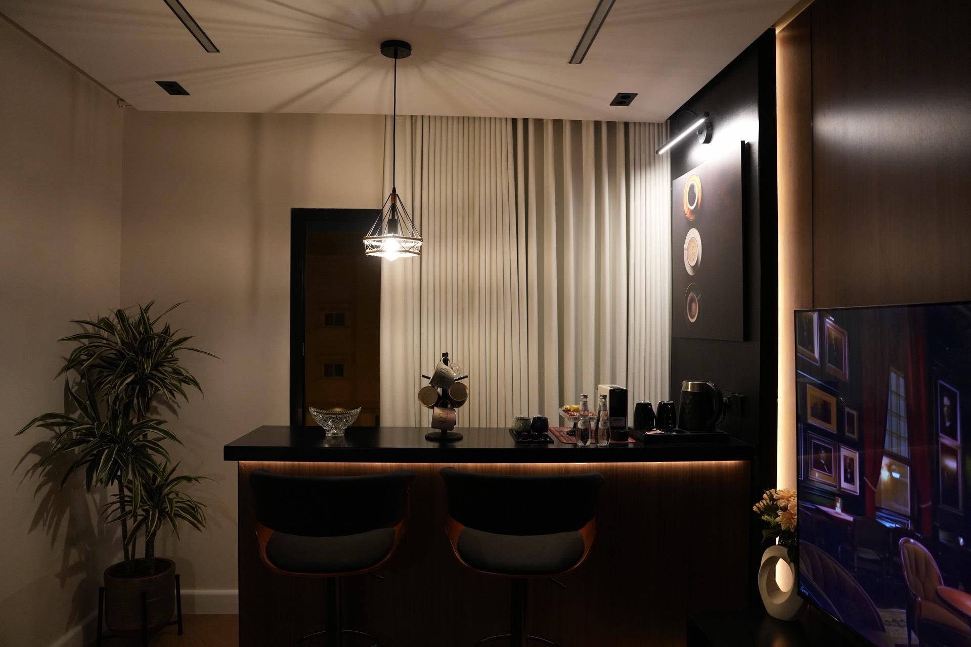 Luxury 1BR w Private Bar in Almalqa 8