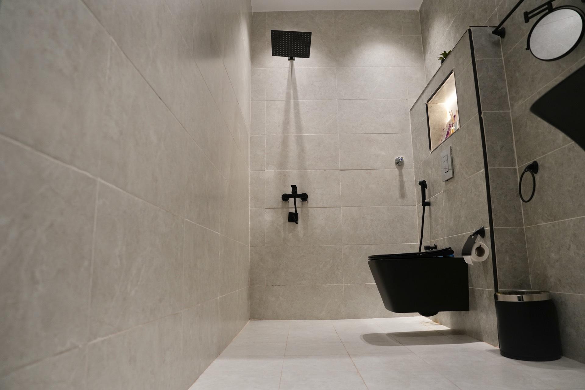 Luxury 1BR w Private Bar in Almalqa 9
