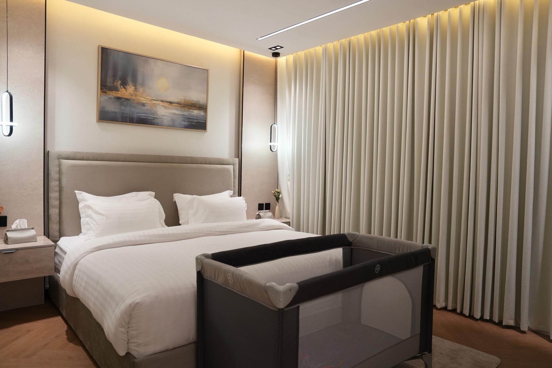 Luxury 1BR w Private Bar in Almalqa 11
