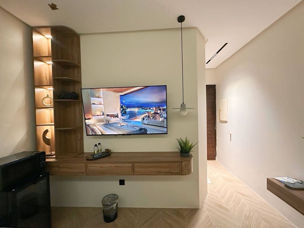 استديو بسرير ماستر 6