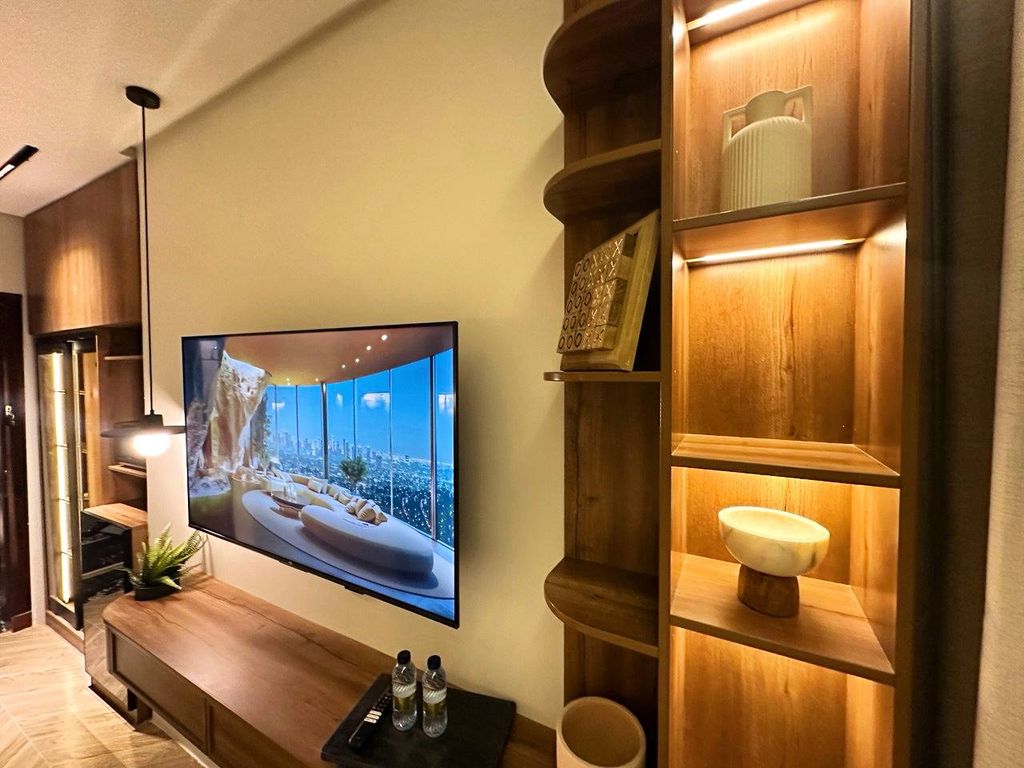 استديو بسرير ماستر 6