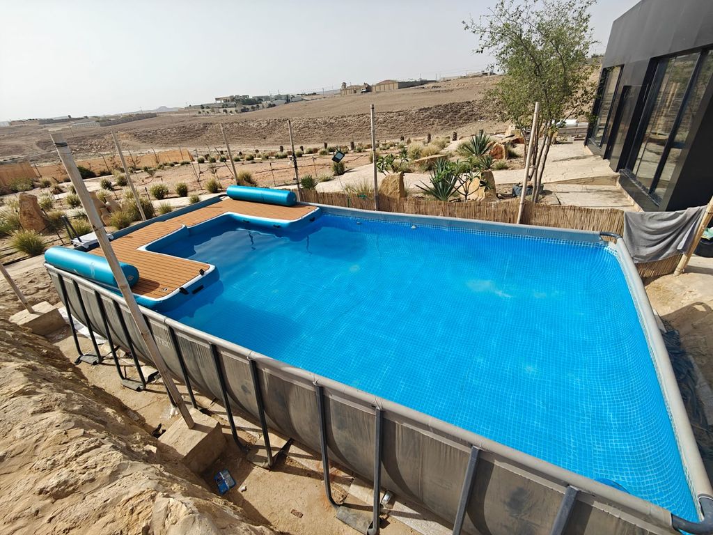 استراحة بصالة جلوس ومسبح خارجي 4
